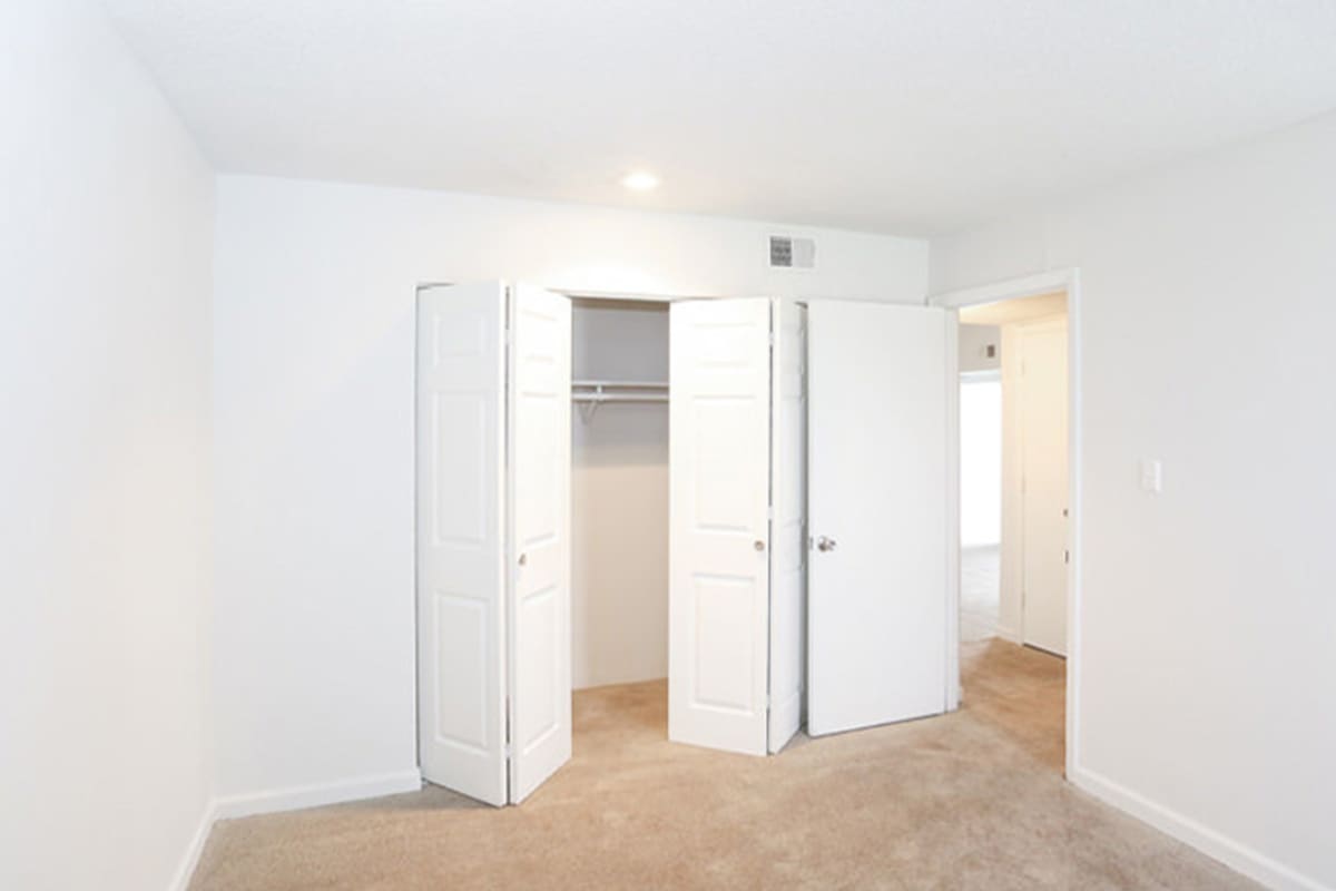 Apartments in Hidden Valley, Kanas City Canyon Creek Photos